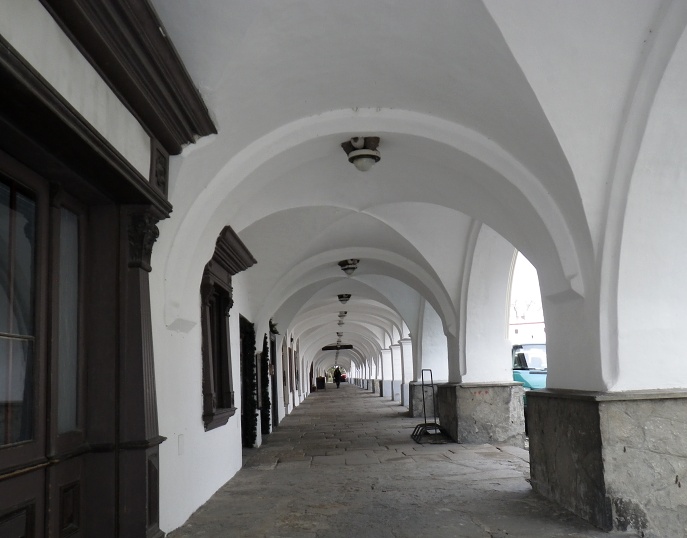 IMGP8856  podloubí Nové Město n. M.